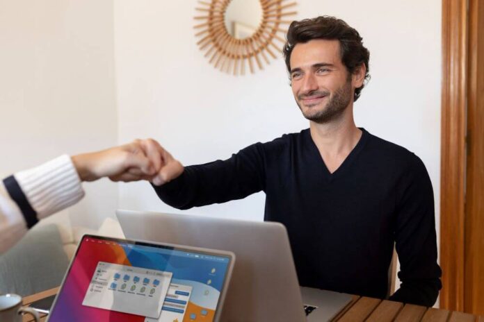 How Online Stores Can Help Personalize Your Employee Recognition Program