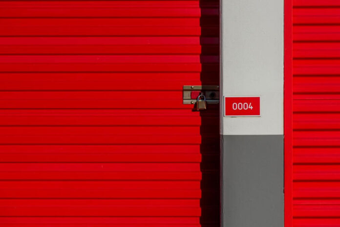 Traditional Storage Units vs Mobile Storage Units: Which Option Saves More Money?